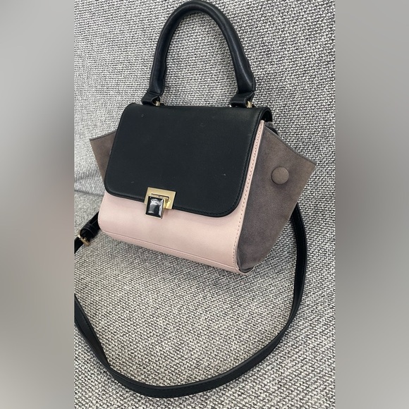 Elegant Black and Pink Satchel with Gold Accent - Picture 2 of 16